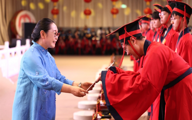 金秋揚帆，逐夢遠航！榮程學(xué)子成人禮儀式