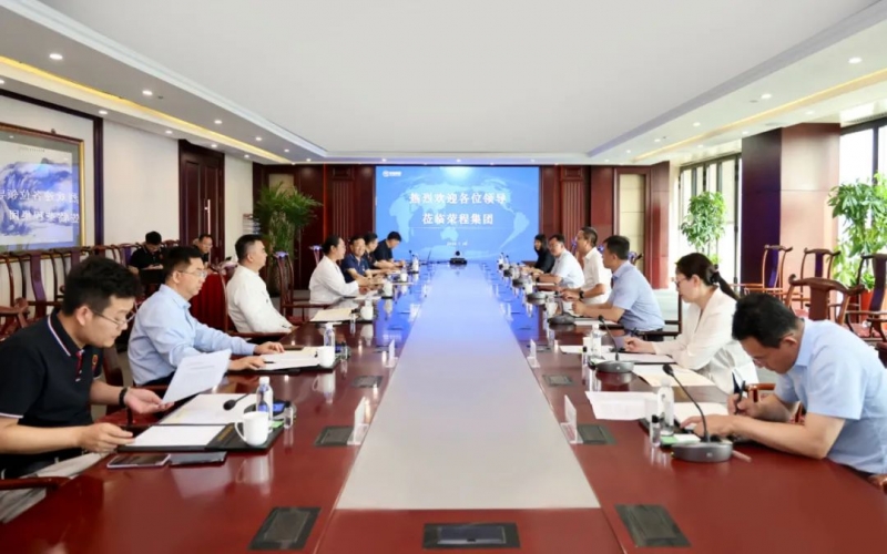 天津經(jīng)開區(qū)黨委書記、管委會主任洪世聰一行到榮程集團調研服務