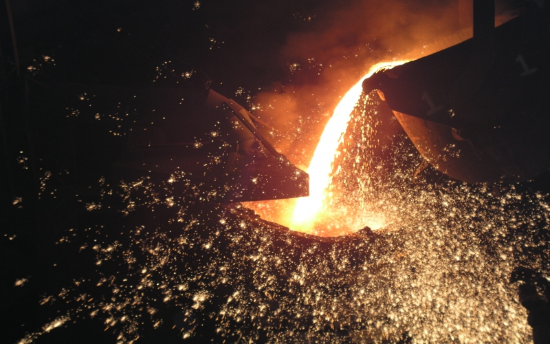 2004年，自建轉(zhuǎn)爐生產(chǎn)鋼水，成為實(shí)現(xiàn)鋼鐵全產(chǎn)業(yè)鏈條開閘源頭