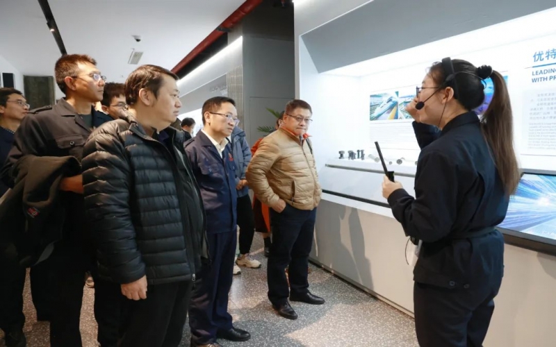 天津大學(xué)宣懷學(xué)院院長、九安醫(yī)療董事長劉毅一行到榮程集團參觀調(diào)研