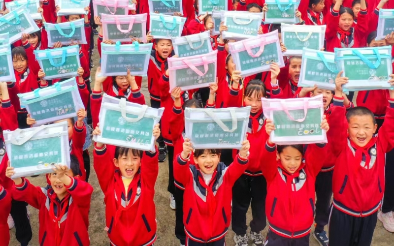 榮程集團(tuán)劃撥百萬資金獎(jiǎng)勵(lì)優(yōu)秀榮程學(xué)子和教師