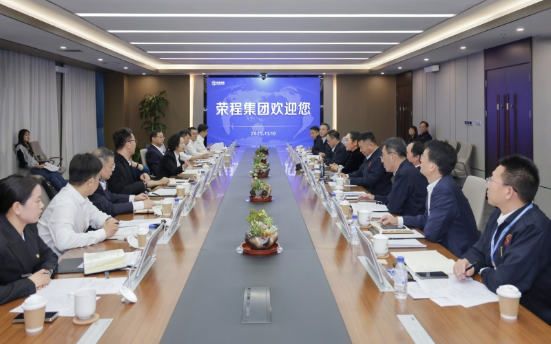 榮程集團董事會主席張榮華與中國能建北方區(qū)域總部黨委書記、總經(jīng)理邢巧英座談交流